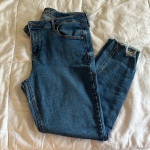 Old Navy Rockstar Super Skinny Ankle Raw-cut Edge Jeans